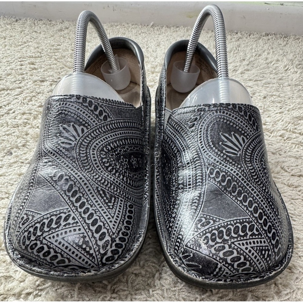 Alegria Debra Gray Tooled Paisley Slip On Comfort Nursing Shoes Euro 39 US 8-8.5 - Picture 4 of 13
